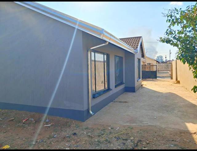 3 BEDROOM HOUSE FOR SALE IN PROTEA GLEN